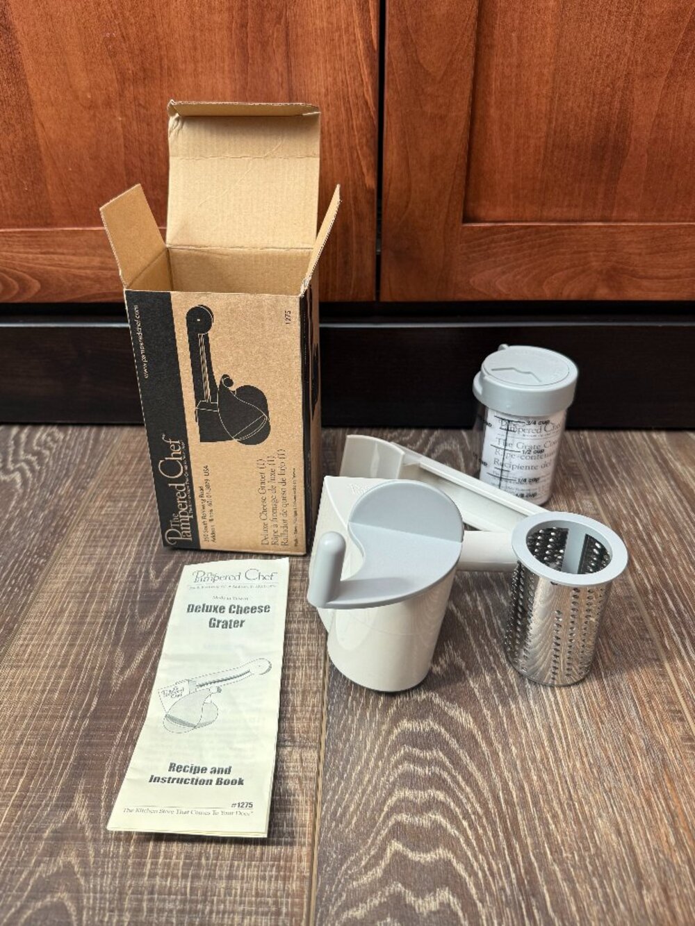 Pampered Chef Deluxe Cheese Grater & The Grate Container